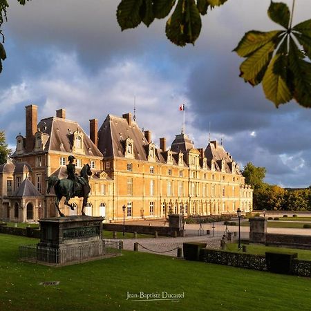 La Verriere. Les Locations Isahora C'Est Aussi Plusieurs Appart' De Standing A 2 Pas Du Chateau D'Eu, Des Falaises Du Treport, De Mers Les Bains Et Aux Portes De La Baie De Somme Eu (Seine-Maritime) Luaran gambar