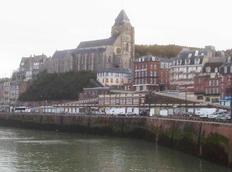La Verriere. Les Locations Isahora C'Est Aussi Plusieurs Appart' De Standing A 2 Pas Du Chateau D'Eu, Des Falaises Du Treport, De Mers Les Bains Et Aux Portes De La Baie De Somme Eu (Seine-Maritime) Luaran gambar