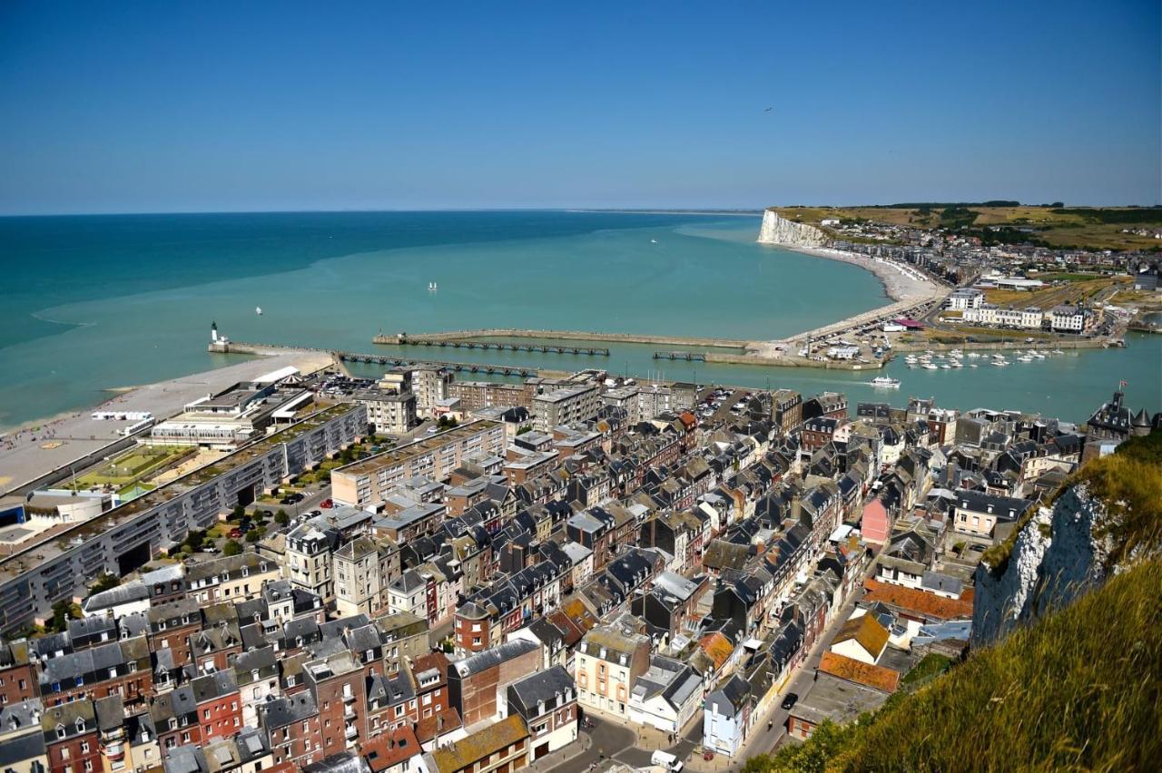 La Verriere. Les Locations Isahora C'Est Aussi Plusieurs Appart' De Standing A 2 Pas Du Chateau D'Eu, Des Falaises Du Treport, De Mers Les Bains Et Aux Portes De La Baie De Somme Eu (Seine-Maritime) Luaran gambar