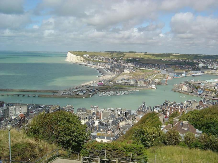 La Verriere. Les Locations Isahora C'Est Aussi Plusieurs Appart' De Standing A 2 Pas Du Chateau D'Eu, Des Falaises Du Treport, De Mers Les Bains Et Aux Portes De La Baie De Somme Eu (Seine-Maritime) Luaran gambar