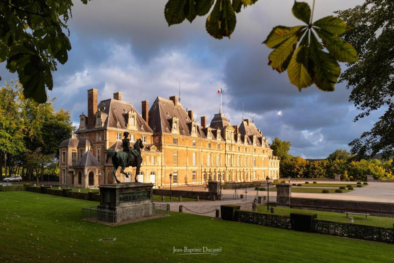 La Verriere. Les Locations Isahora C'Est Aussi Plusieurs Appart' De Standing A 2 Pas Du Chateau D'Eu, Des Falaises Du Treport, De Mers Les Bains Et Aux Portes De La Baie De Somme Eu (Seine-Maritime) Luaran gambar